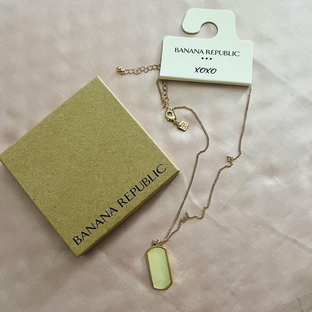 Banana Republic Chain